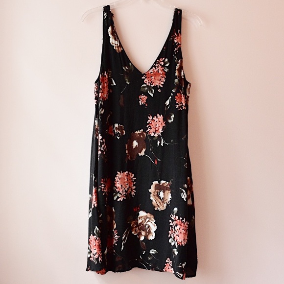vestique Dresses & Skirts - Vestique Floral Print Dress